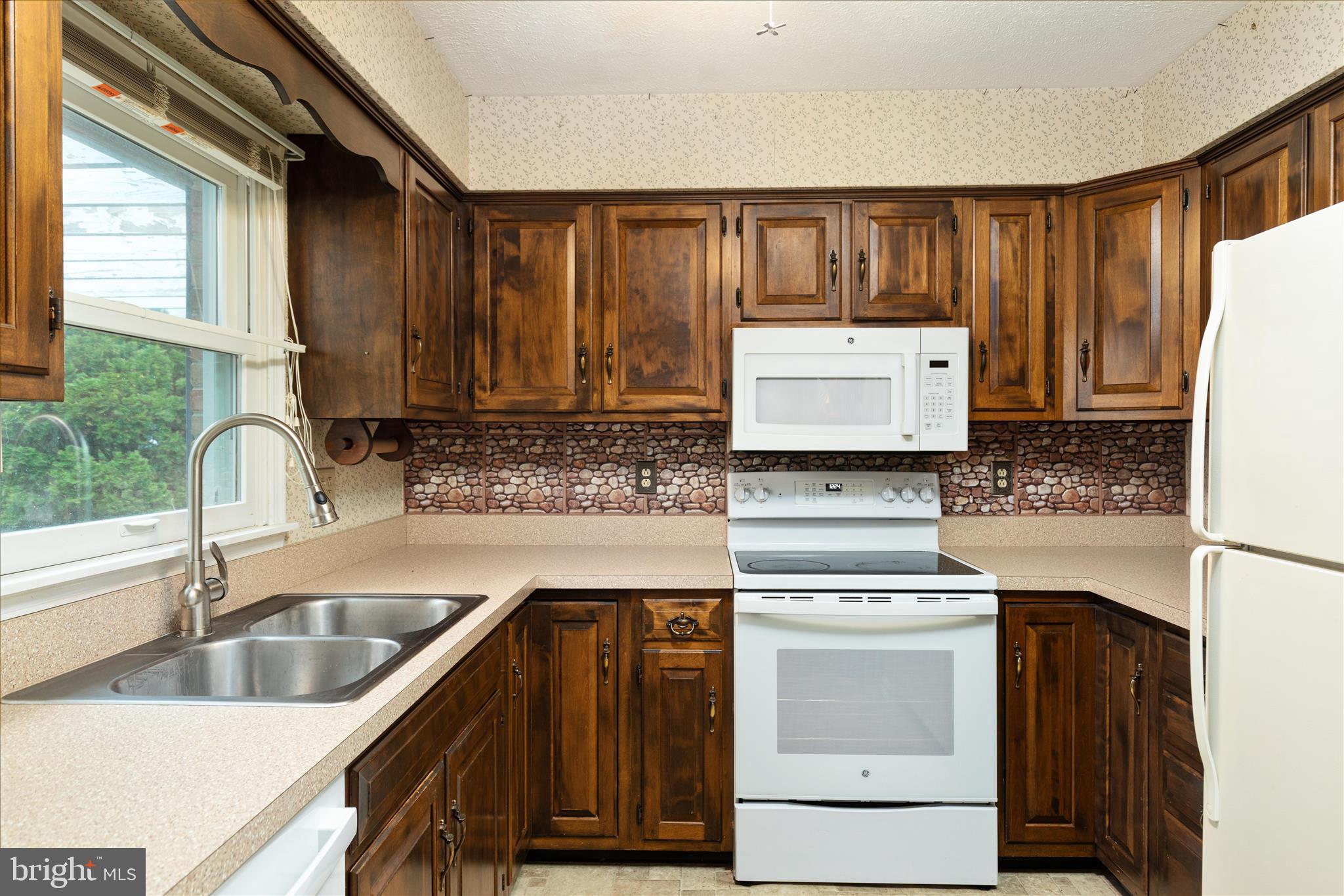 111 WYTHE AVENUE
