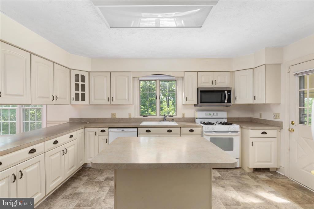 179 WOODRIDGE LANE