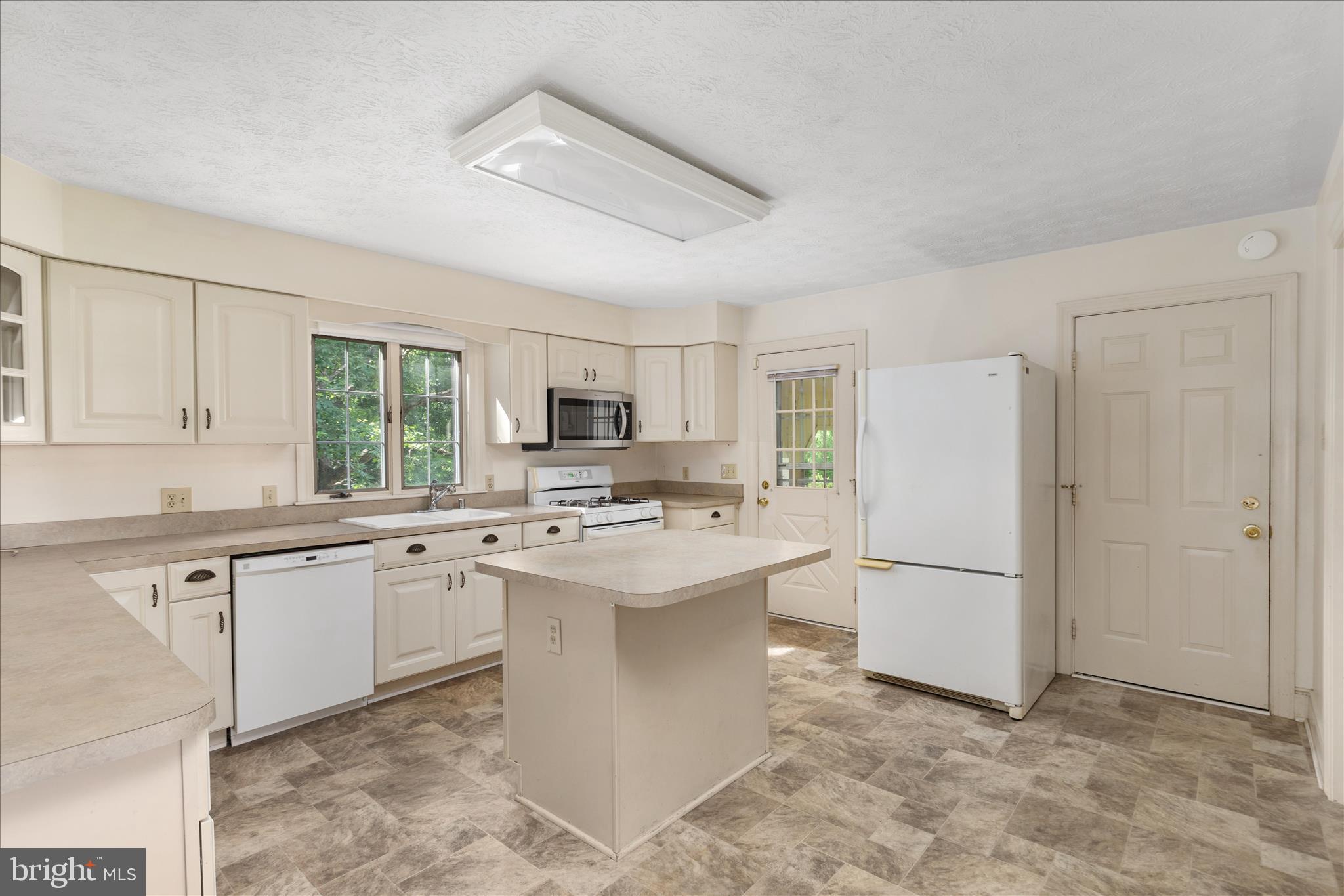 179 WOODRIDGE LANE