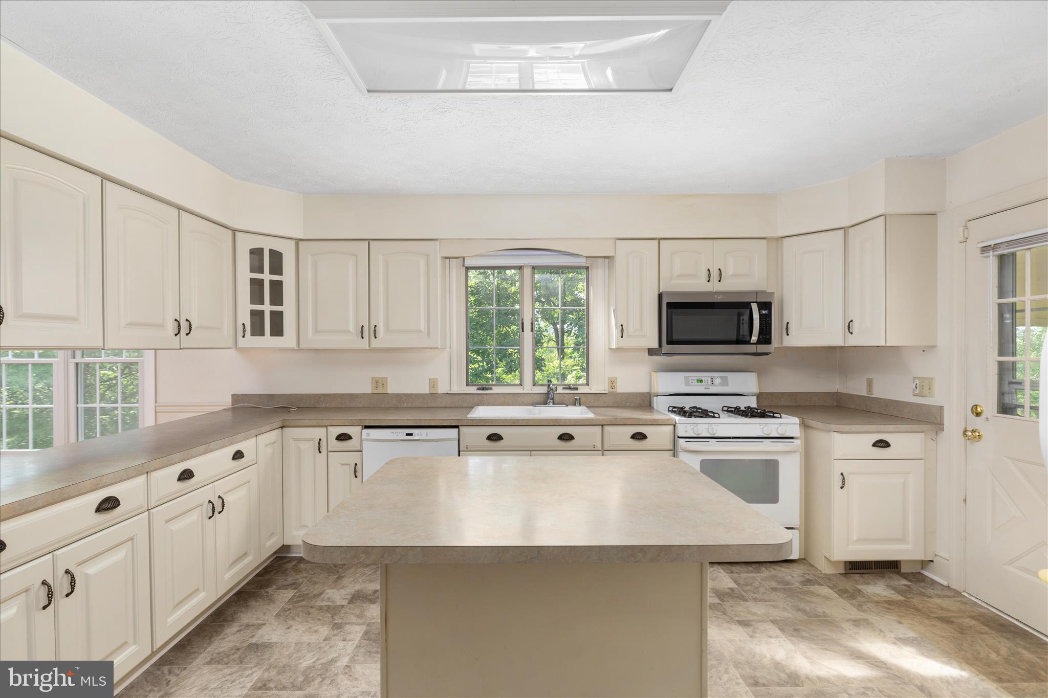 179 WOODRIDGE LANE