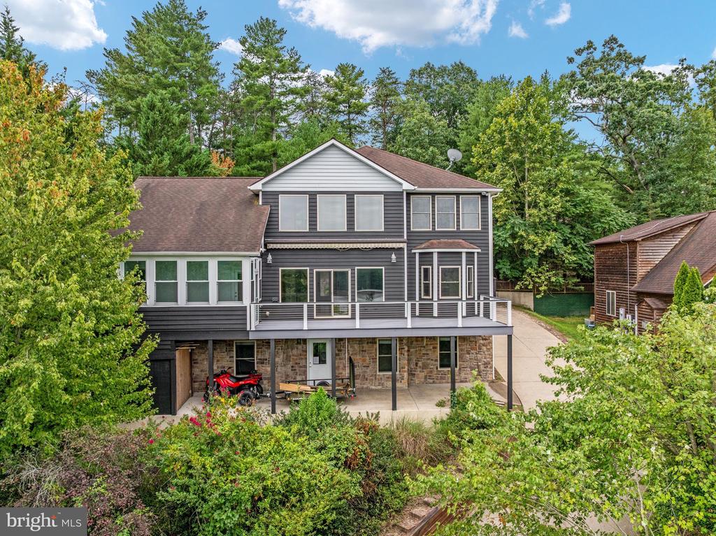 111 WATERSIDE LANE