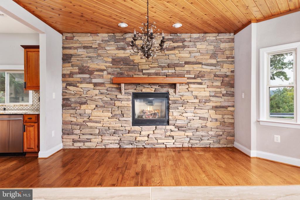 111 WATERSIDE LANE