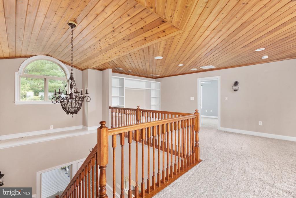 111 WATERSIDE LANE