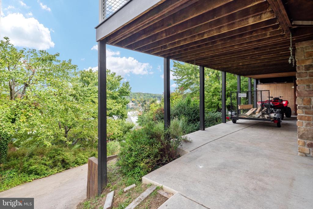 111 WATERSIDE LANE