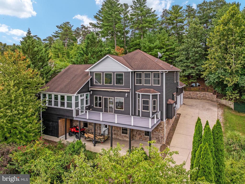 111 WATERSIDE LANE