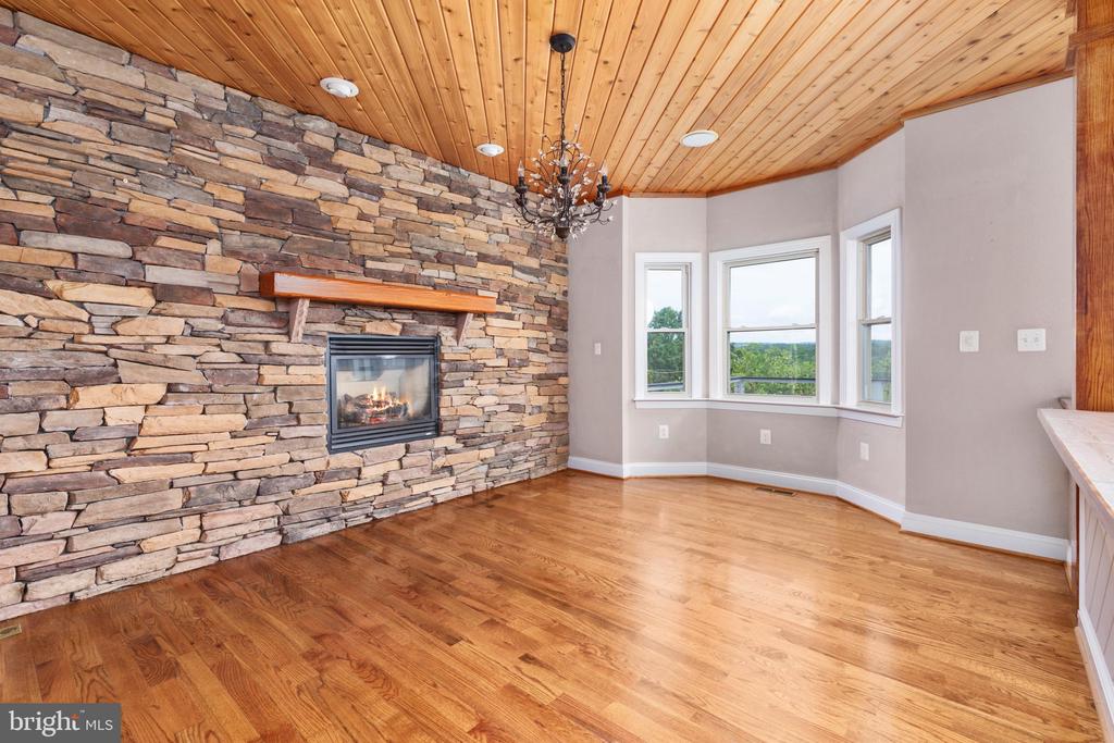 111 WATERSIDE LANE