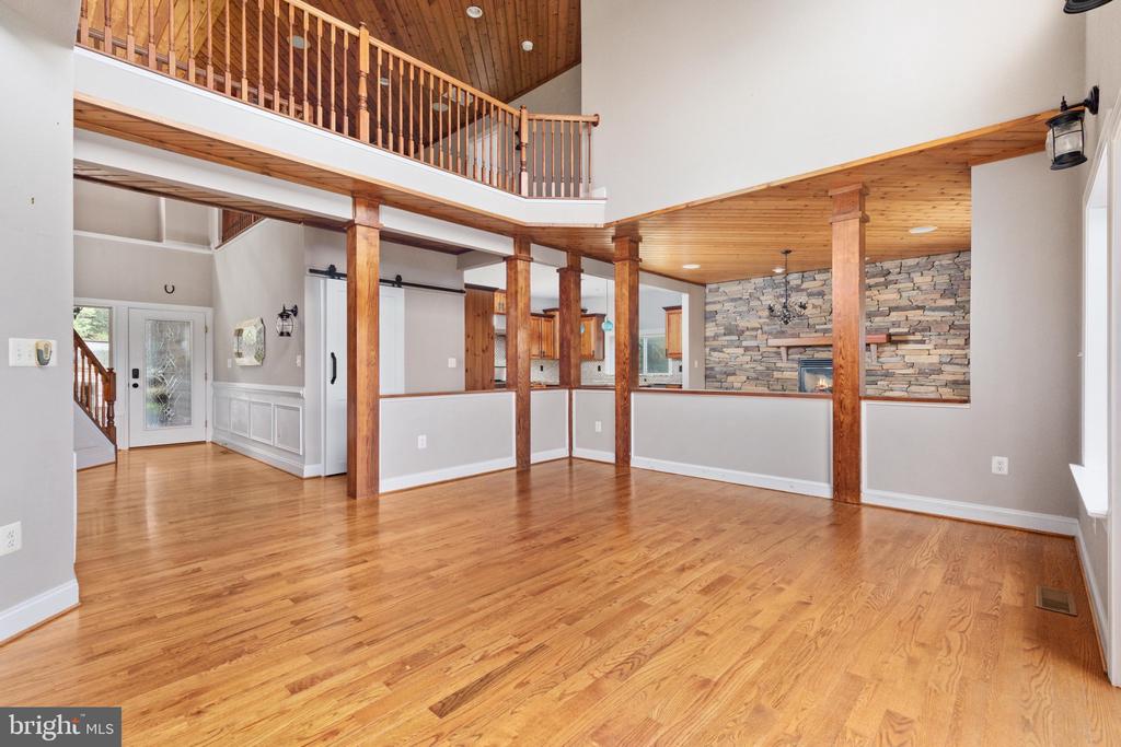 111 WATERSIDE LANE