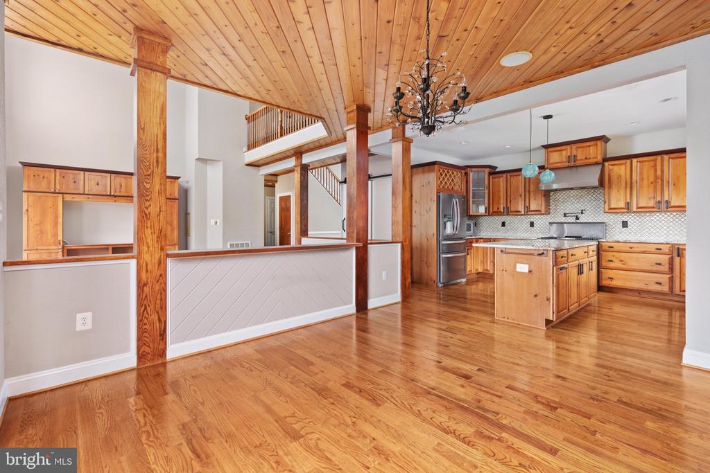 111 WATERSIDE LANE