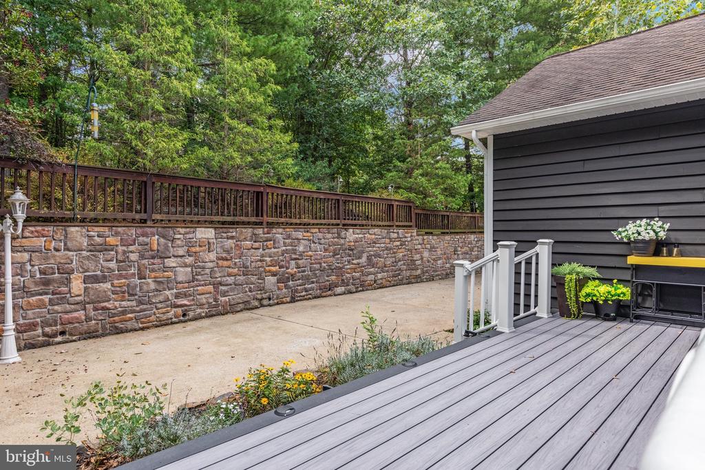 111 WATERSIDE LANE