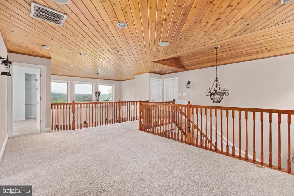 111 WATERSIDE LANE