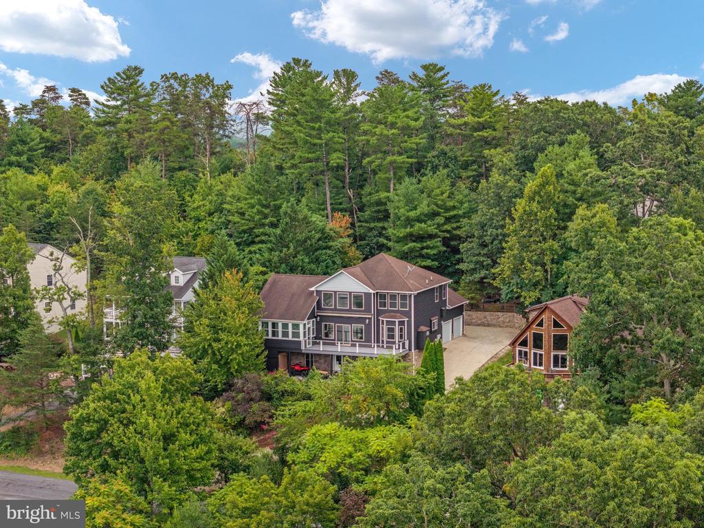 111 WATERSIDE LANE