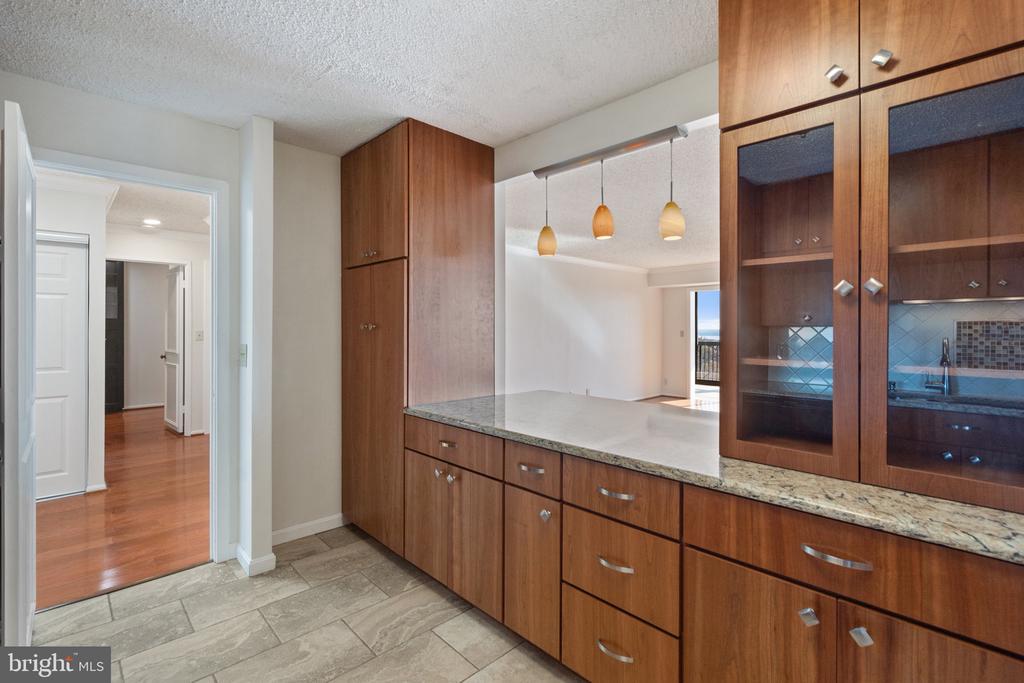 5904 Mount Eagle Dr #1514