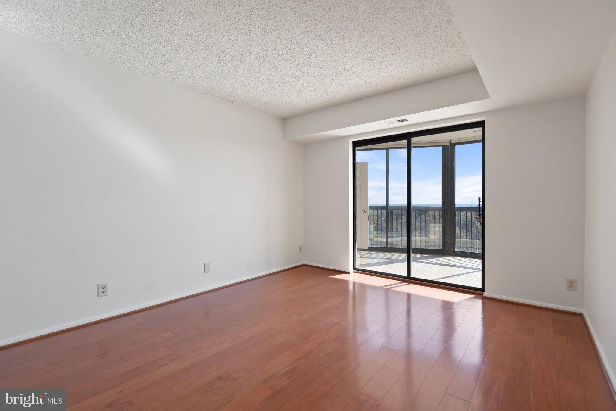 5904 Mount Eagle Dr #1514