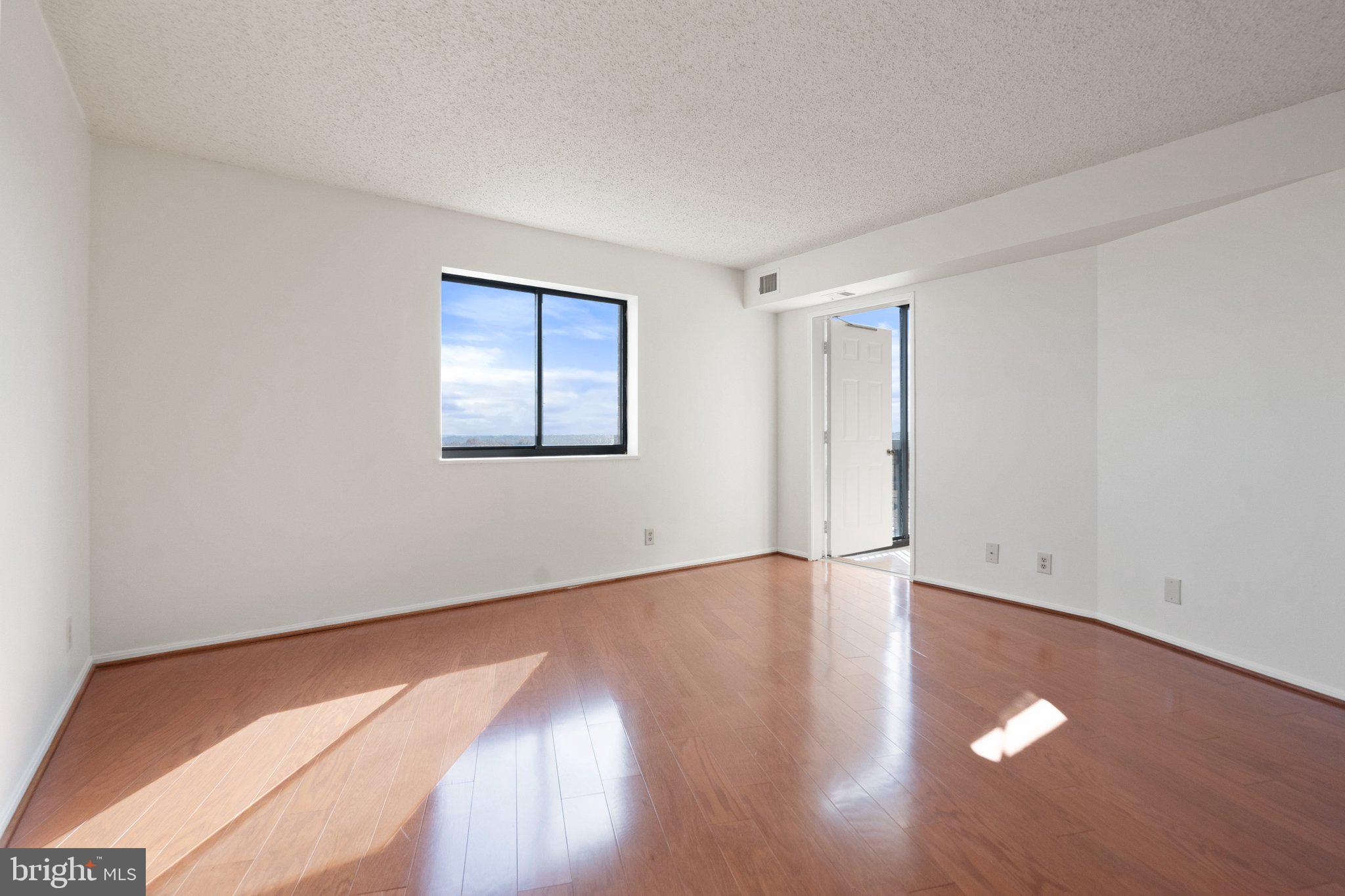 5904 Mount Eagle Dr #1514