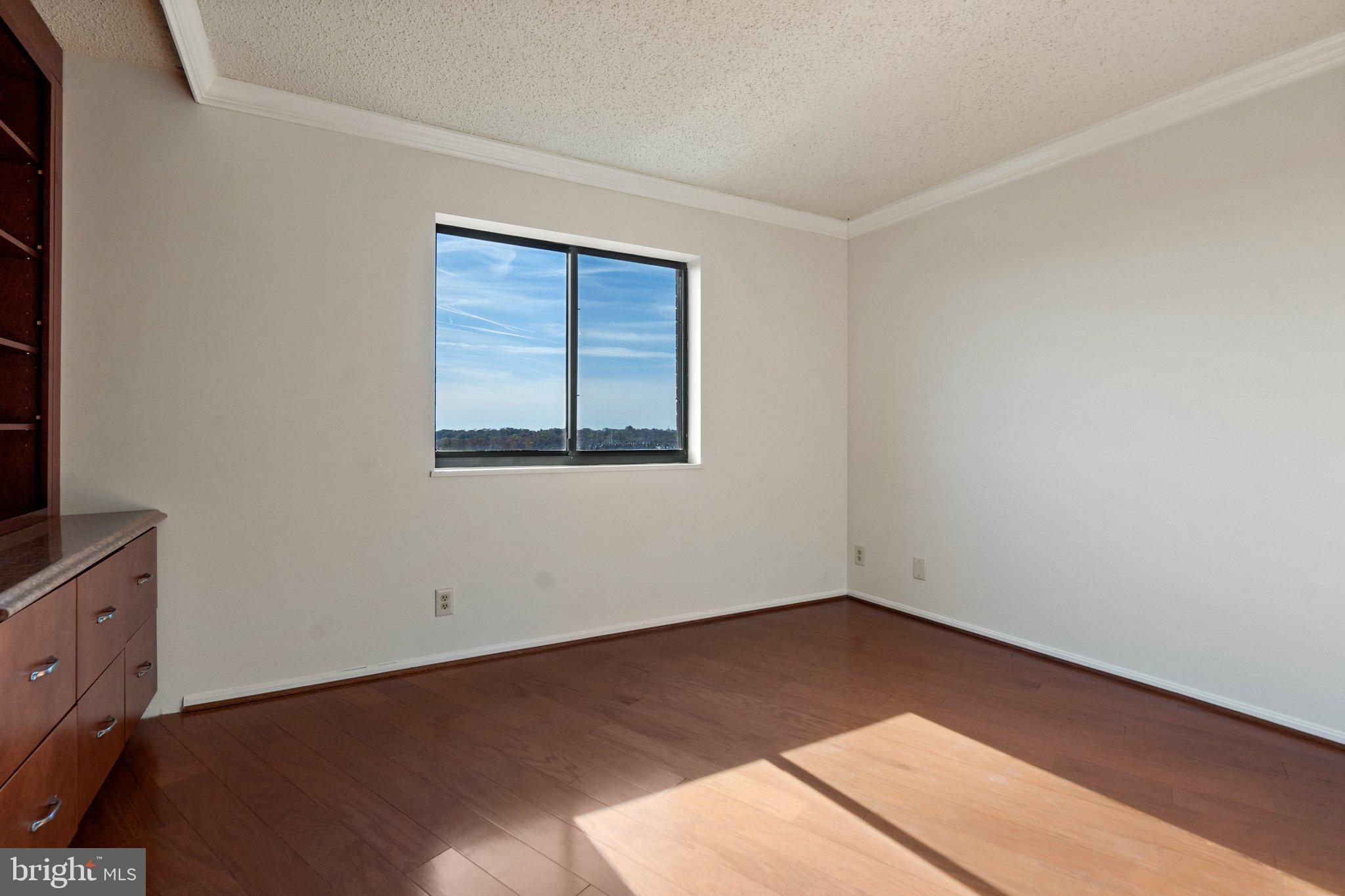 5904 Mount Eagle Dr #1514