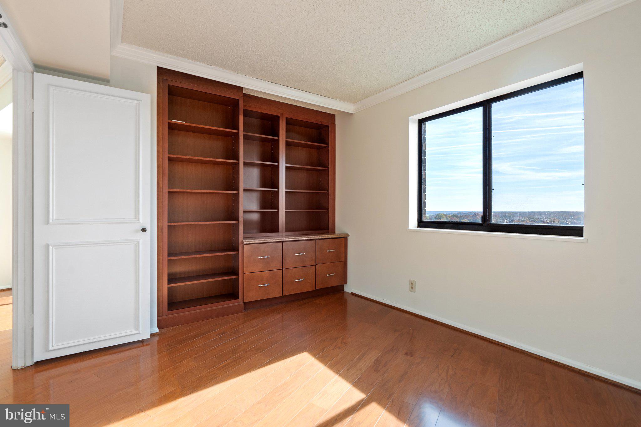 5904 Mount Eagle Dr #1514