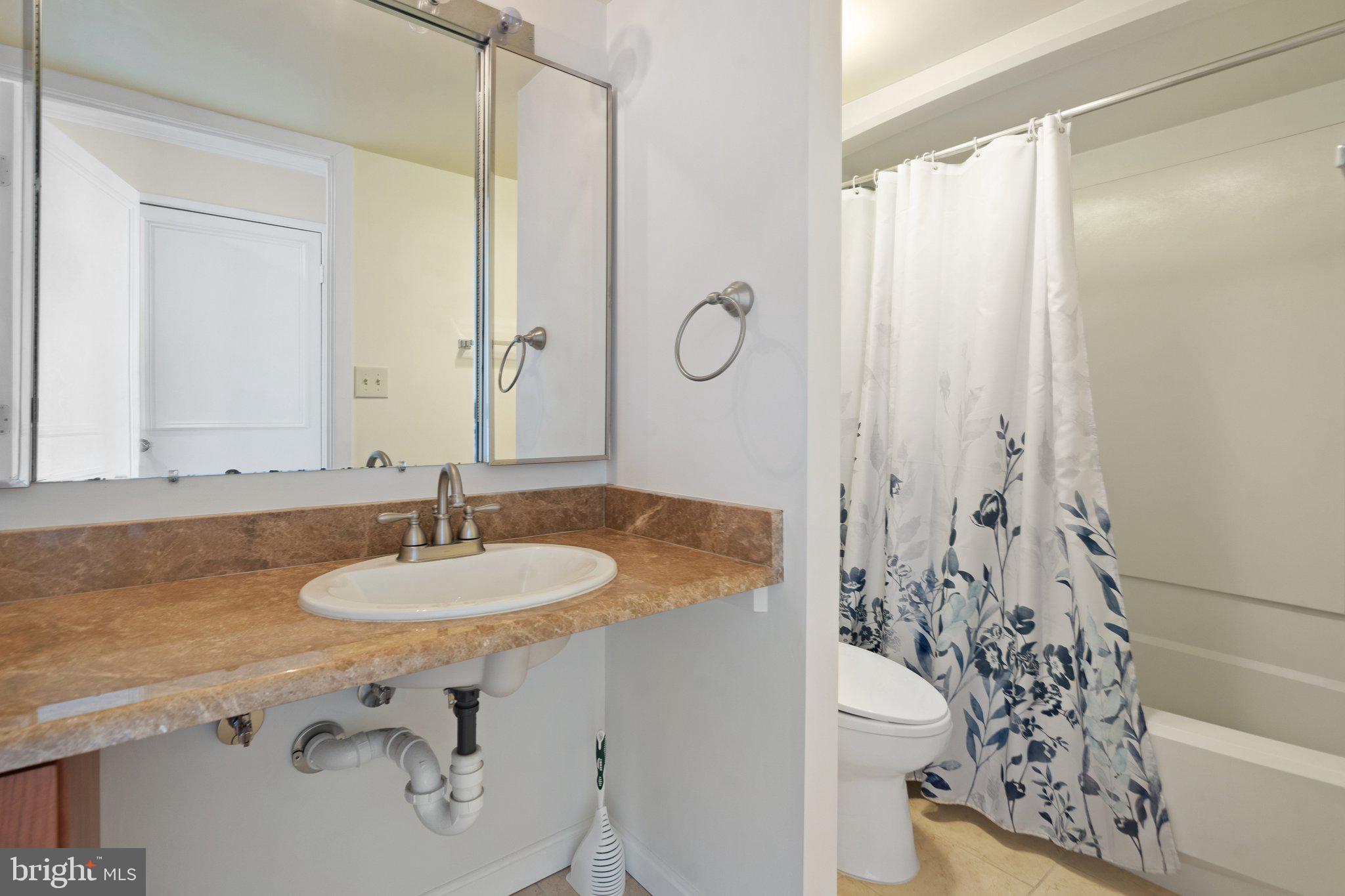 5904 Mount Eagle Dr #1514