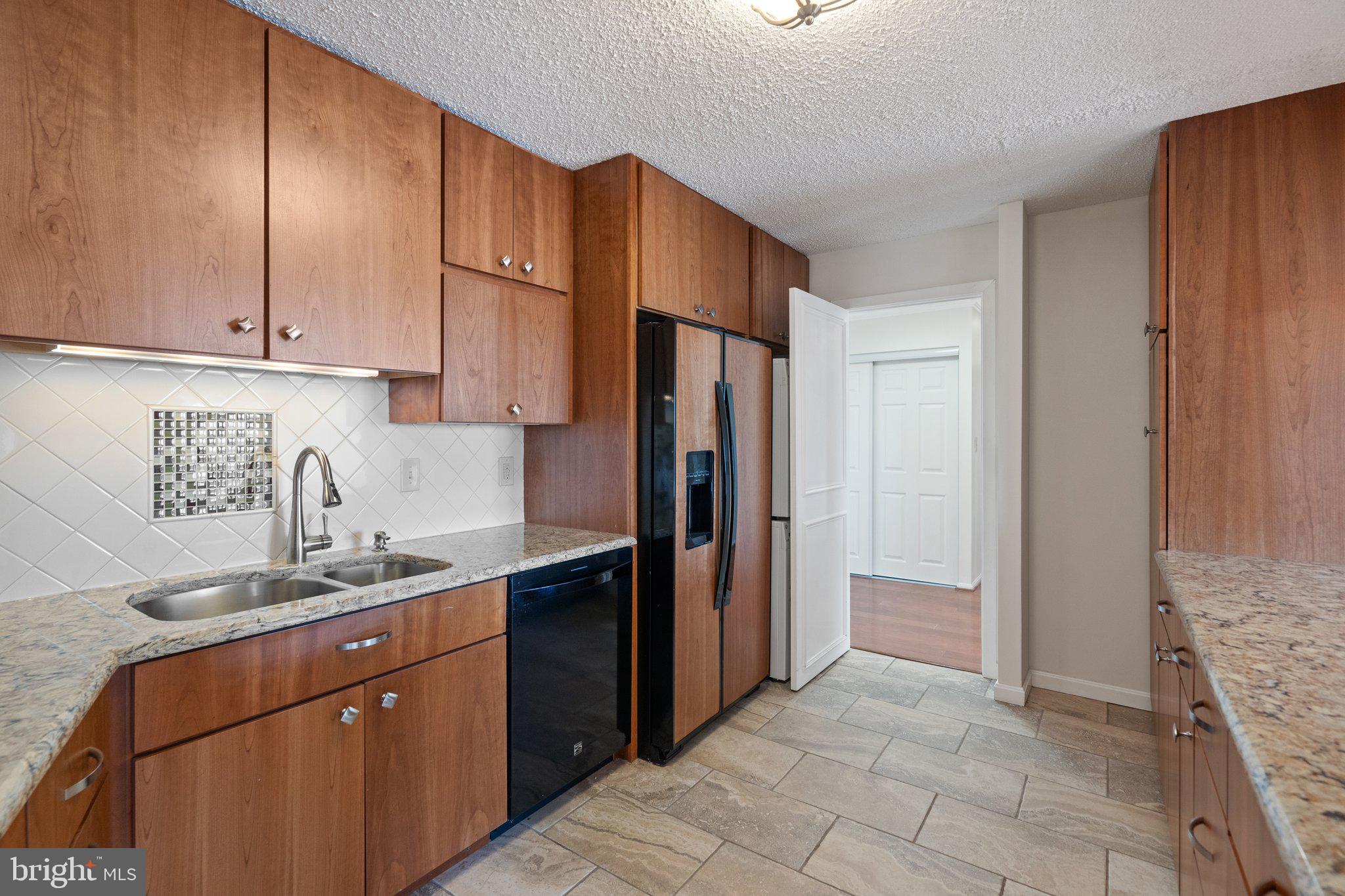 5904 Mount Eagle Dr #1514