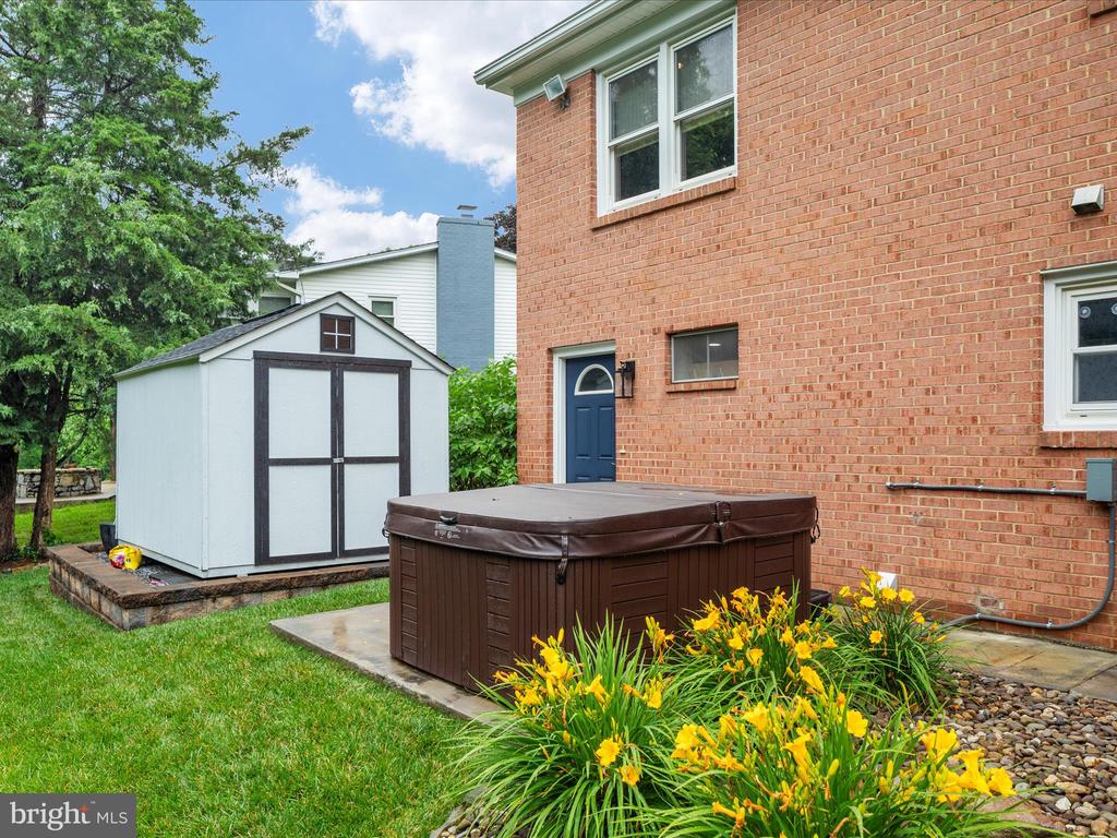 553 Bellview Ave