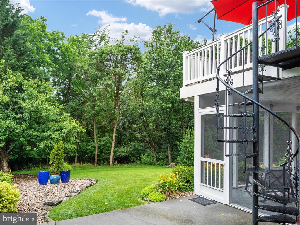 553 Bellview Ave
