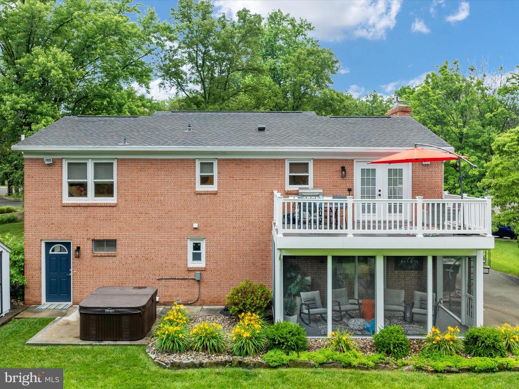 553 Bellview Ave