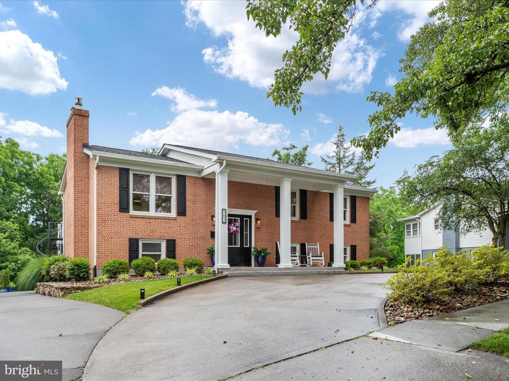 553 Bellview Ave