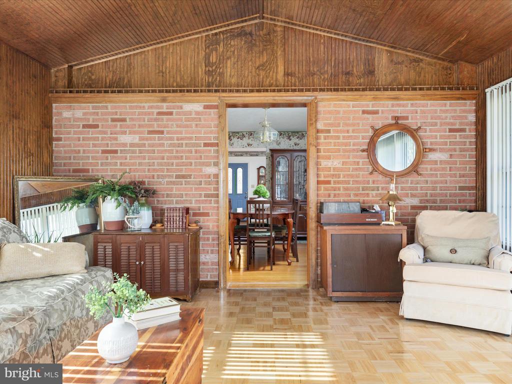 342 Lanny Dr