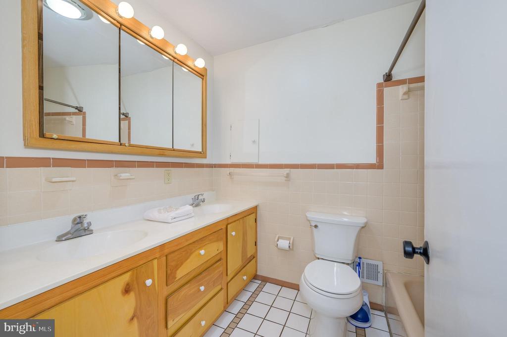 1104 Milroy Ct