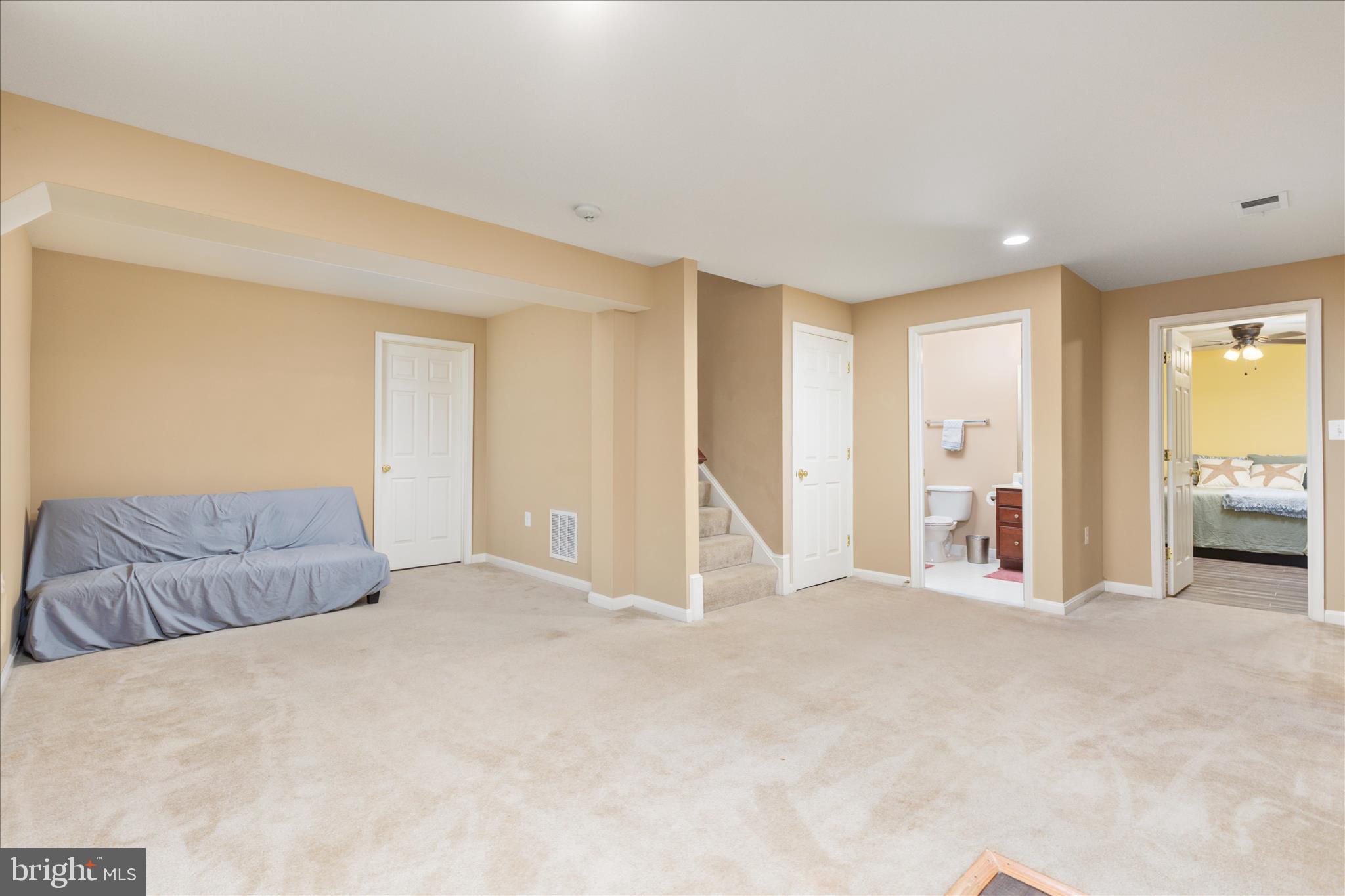 660 BEEHIVE WAY