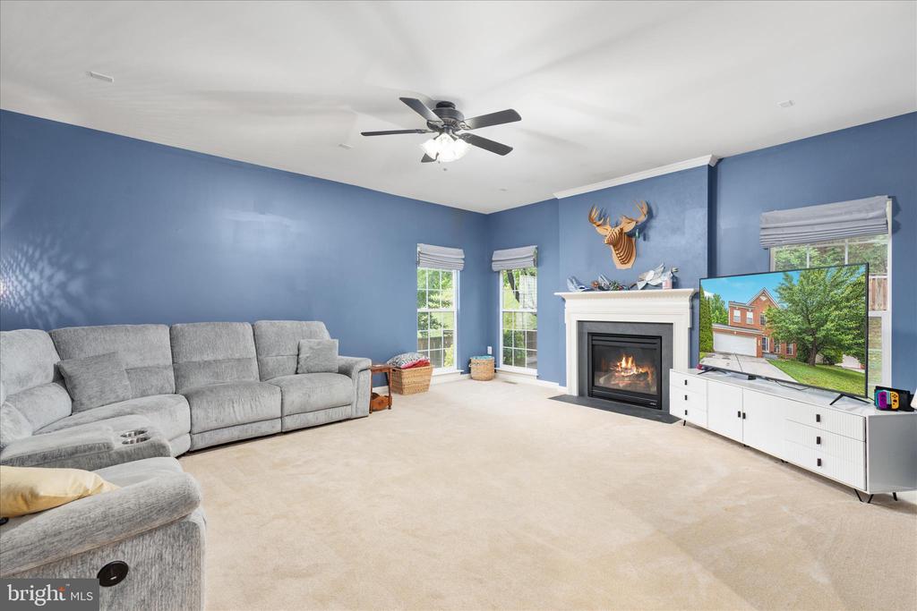 660 BEEHIVE WAY