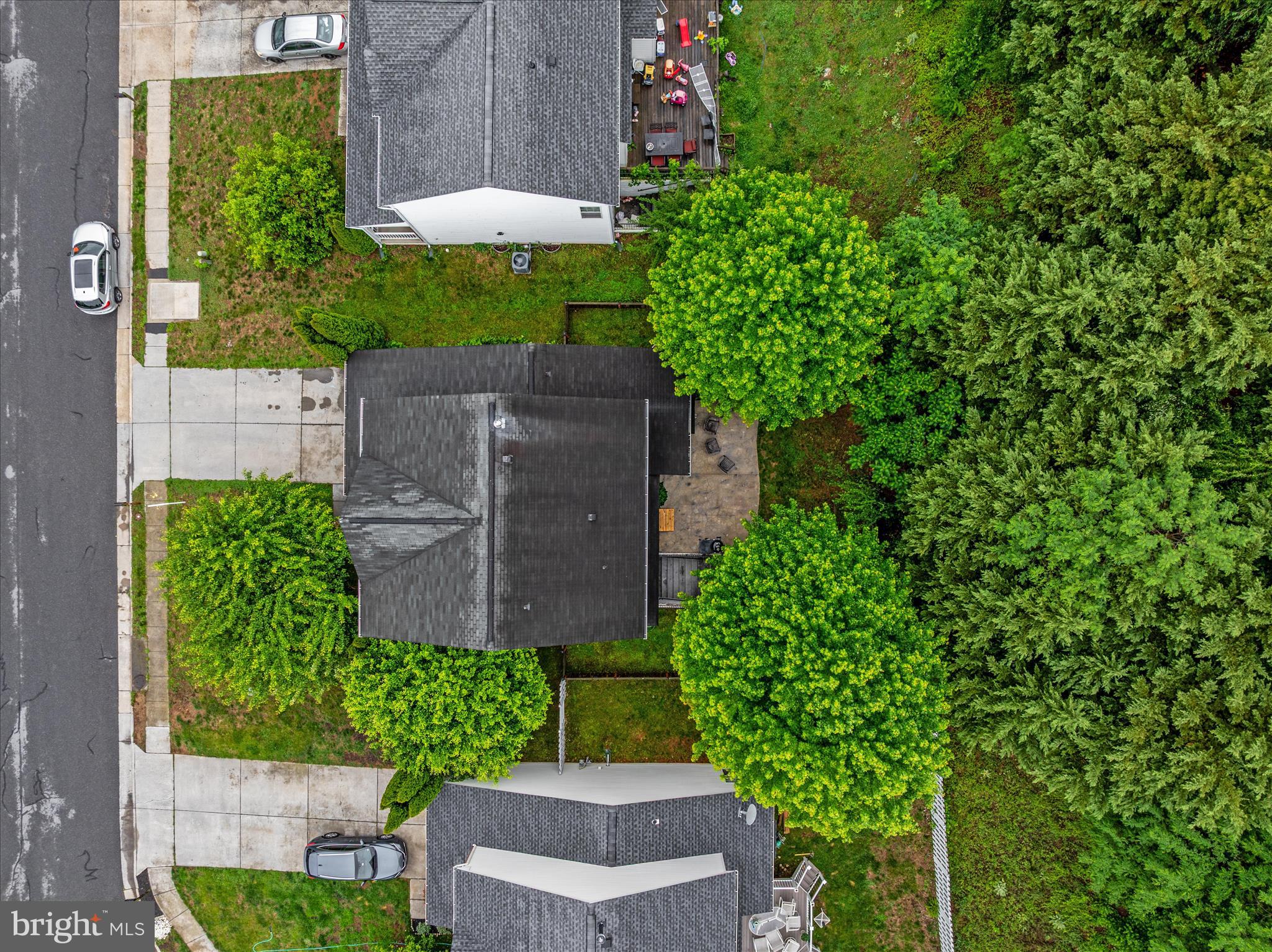 660 BEEHIVE WAY