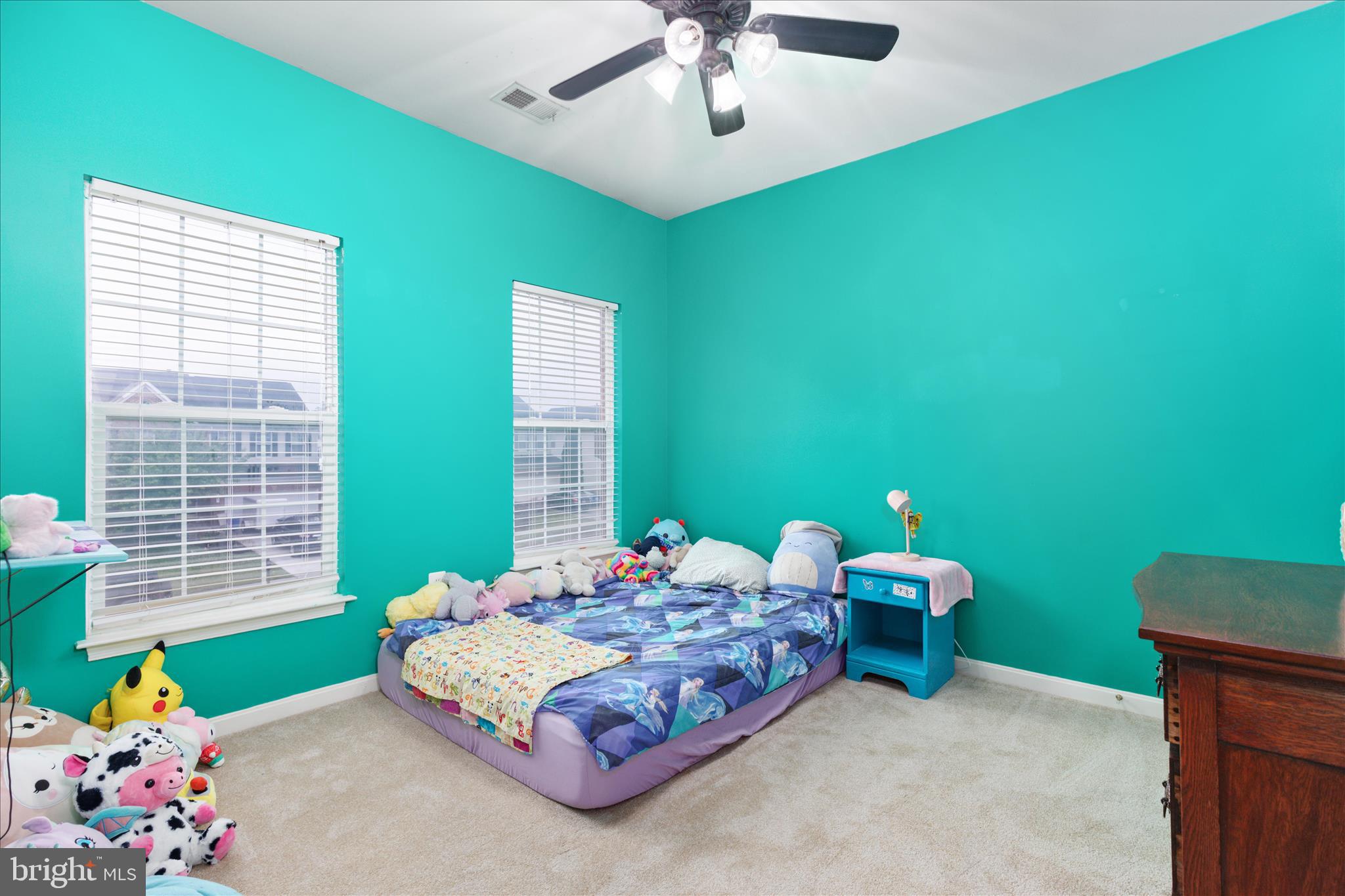 660 BEEHIVE WAY