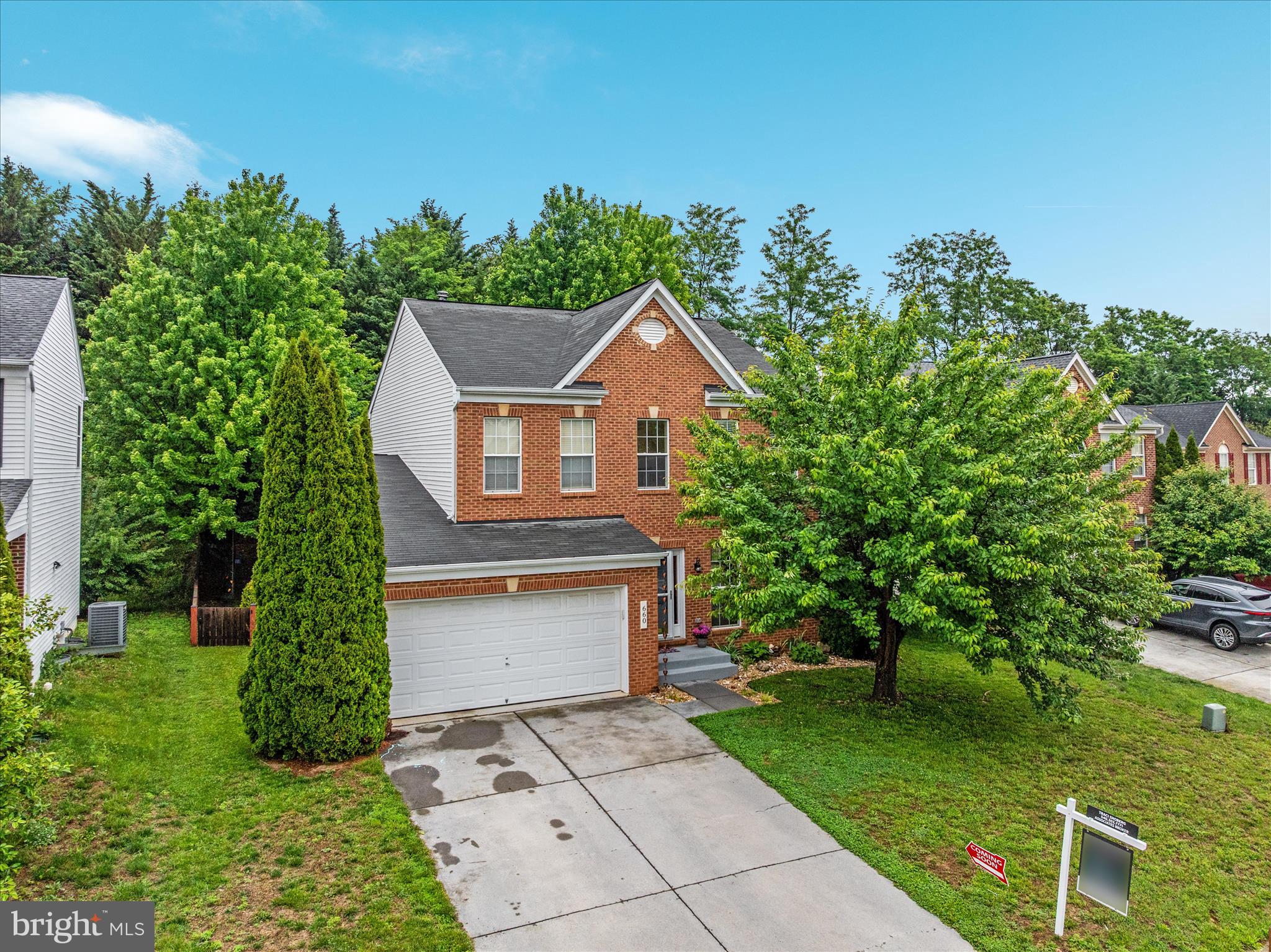 660 BEEHIVE WAY