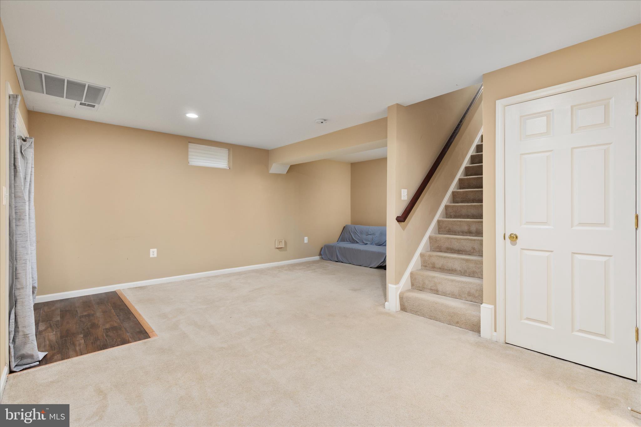 660 BEEHIVE WAY