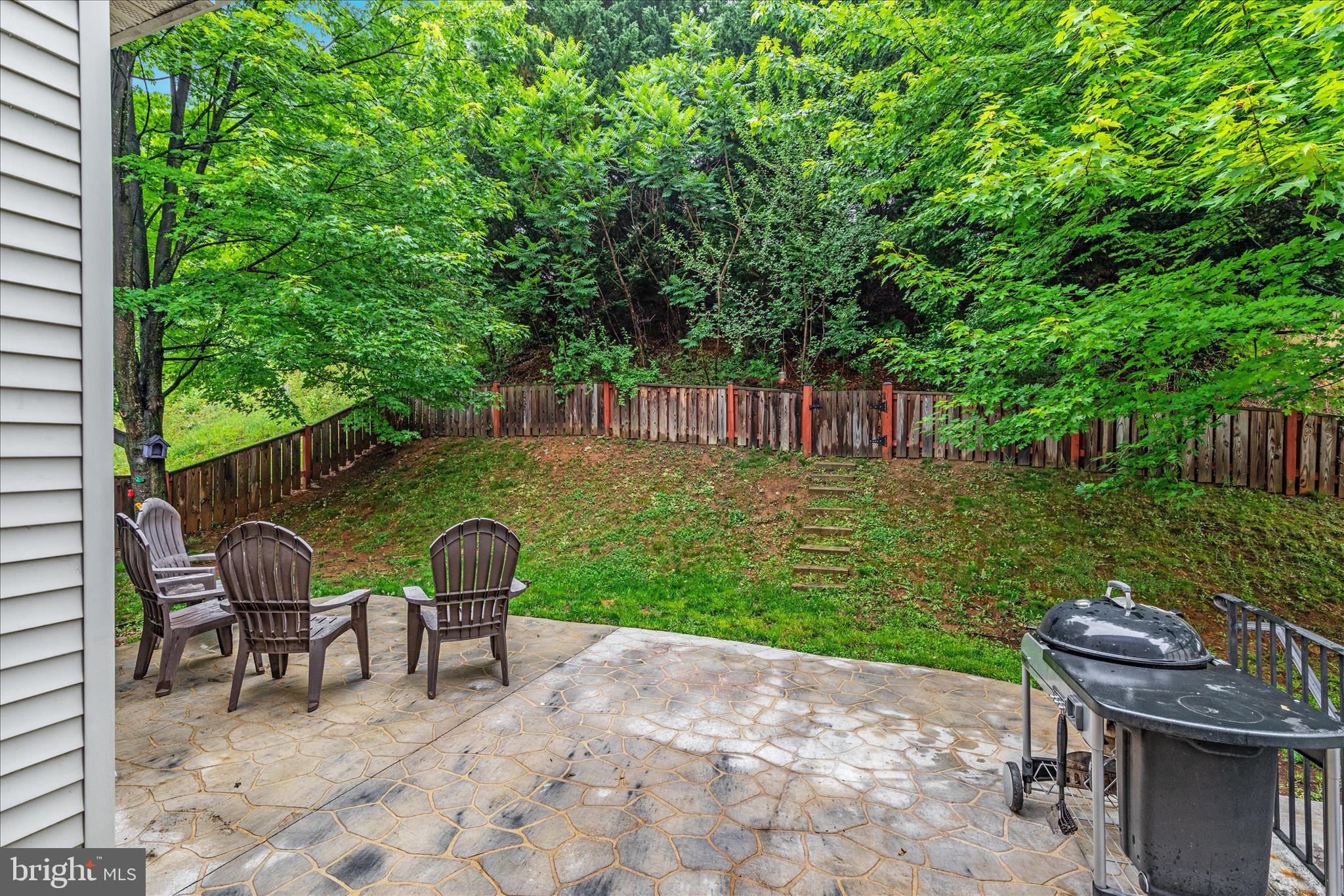 660 BEEHIVE WAY