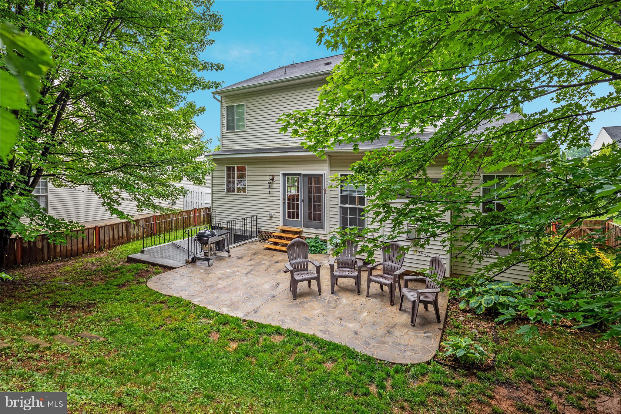 660 BEEHIVE WAY