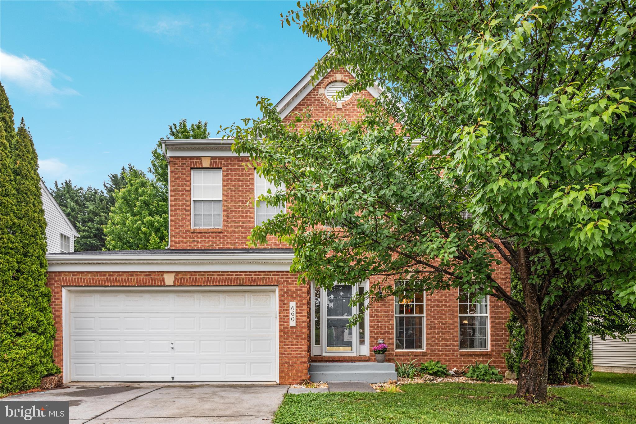660 BEEHIVE WAY