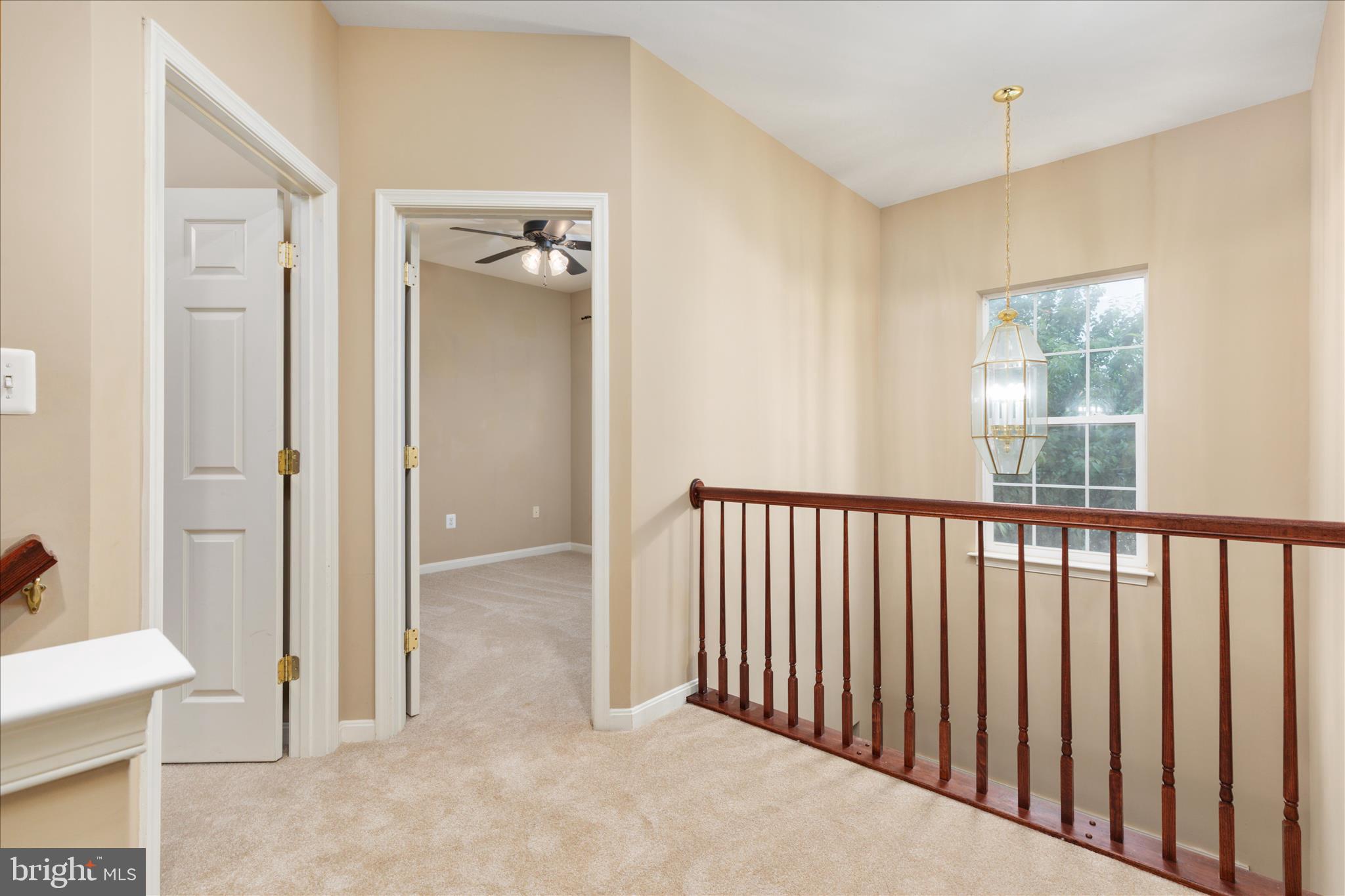 660 BEEHIVE WAY