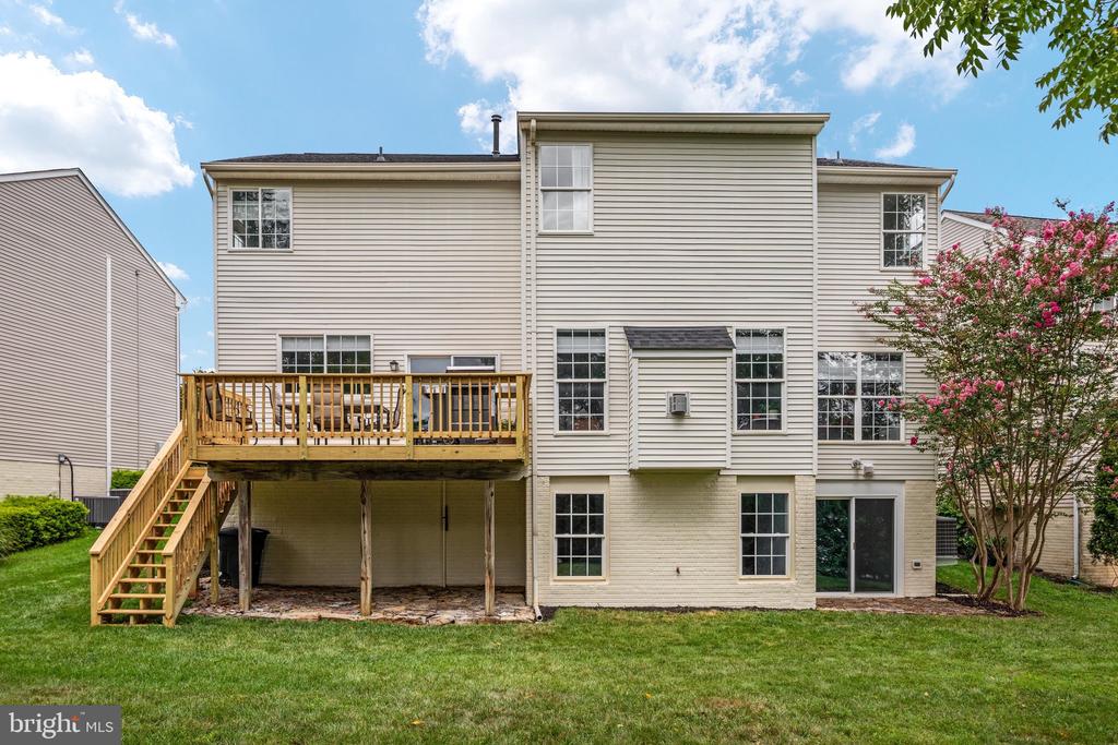 922 WAYNE DRIVE