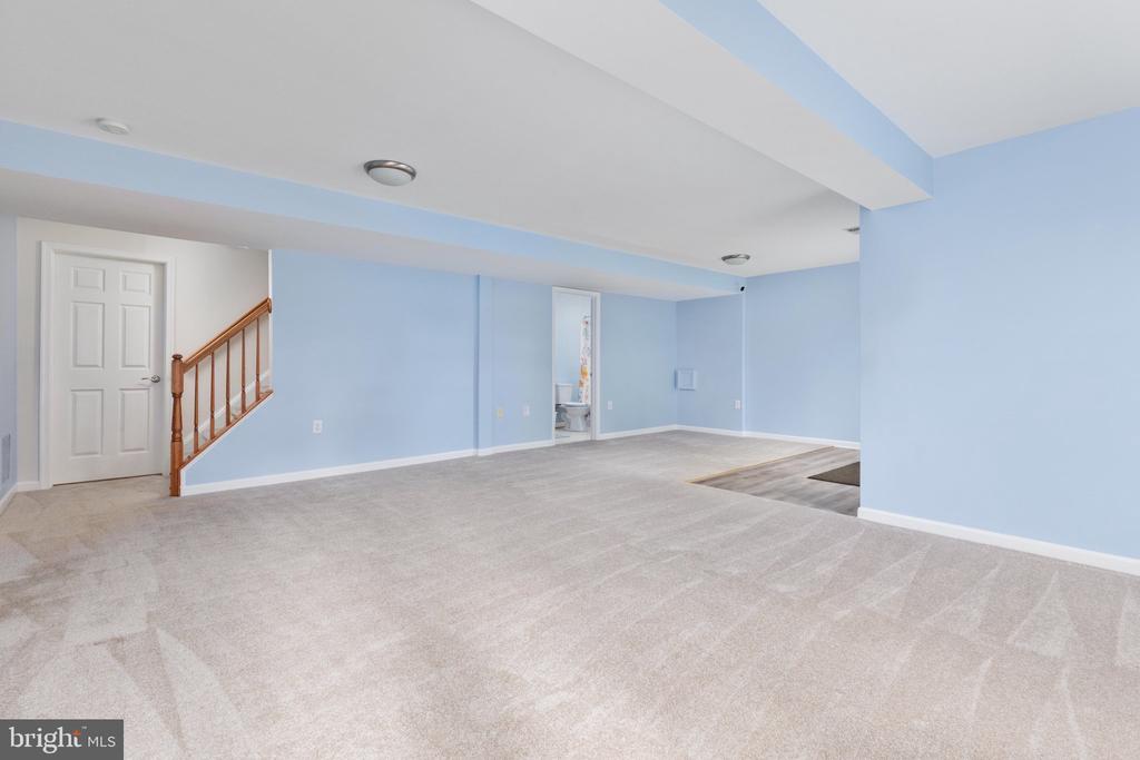 922 WAYNE DRIVE