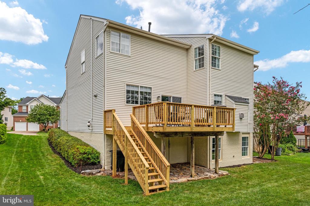 922 WAYNE DRIVE