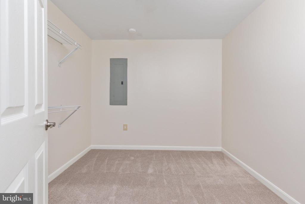 922 WAYNE DRIVE