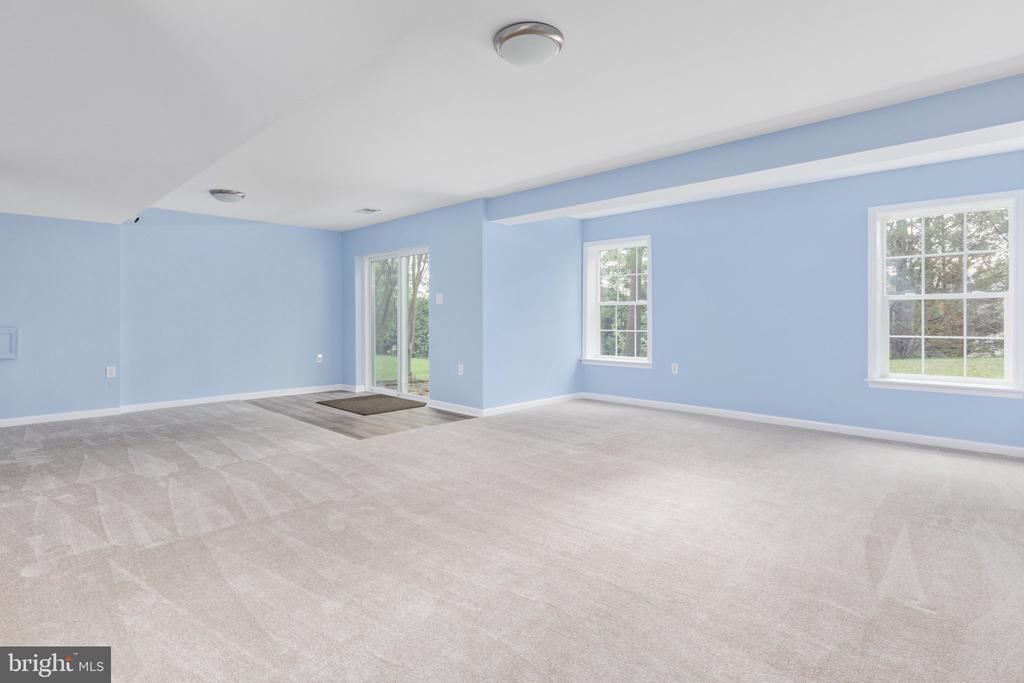 922 WAYNE DRIVE