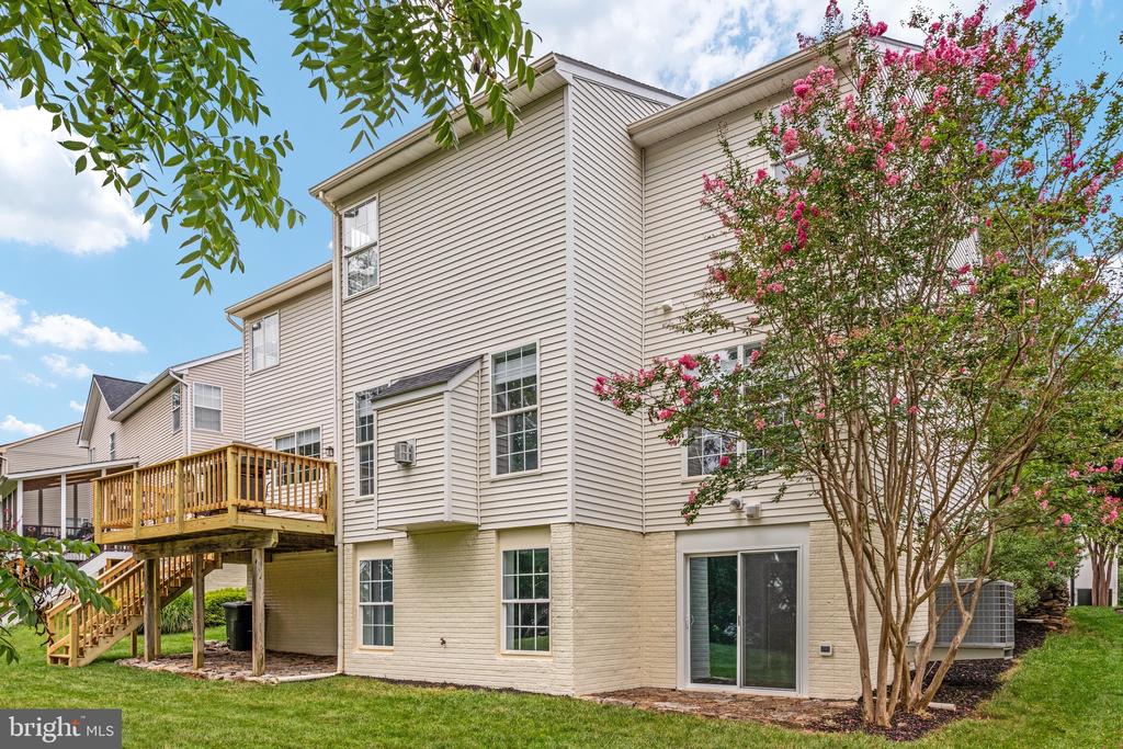 922 WAYNE DRIVE