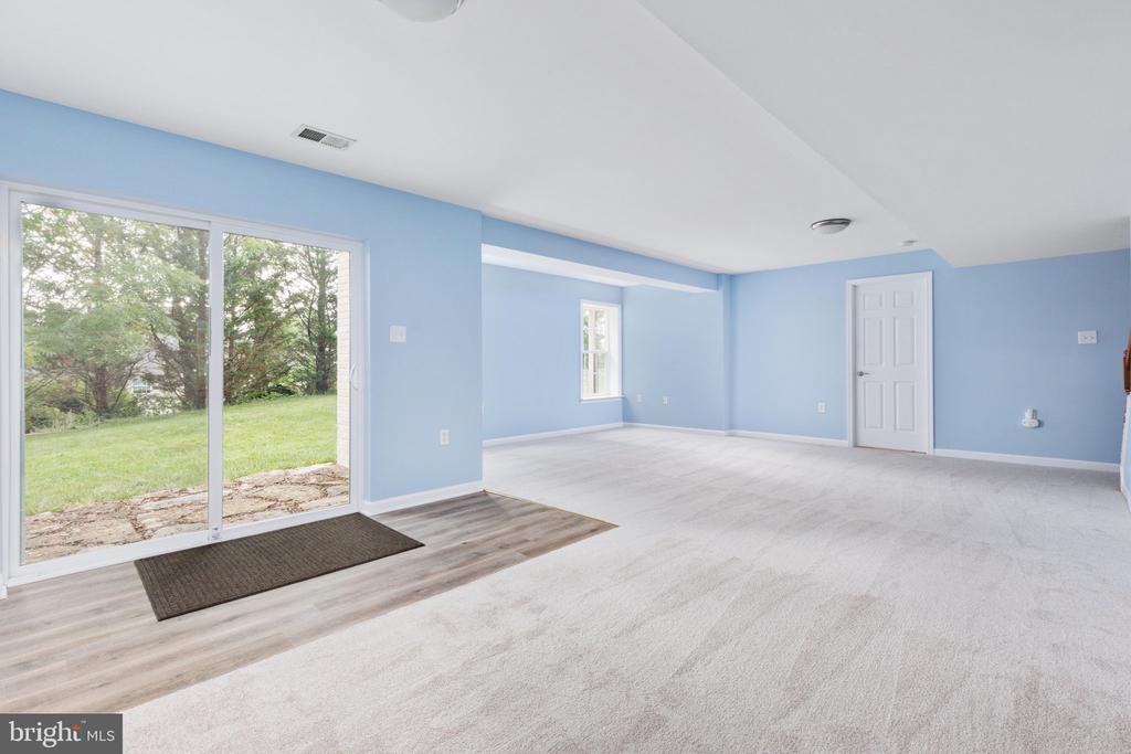922 WAYNE DRIVE