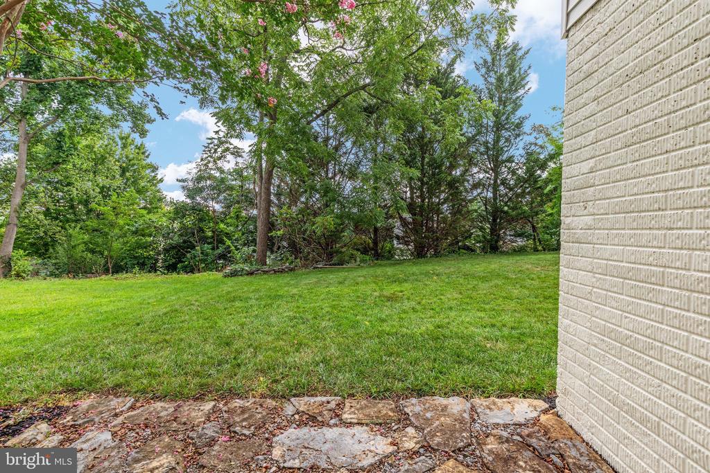 922 WAYNE DRIVE