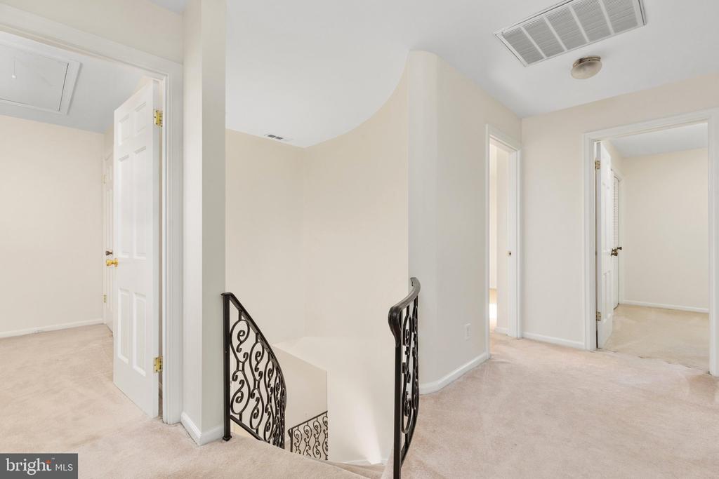327 RIDGE AVENUE