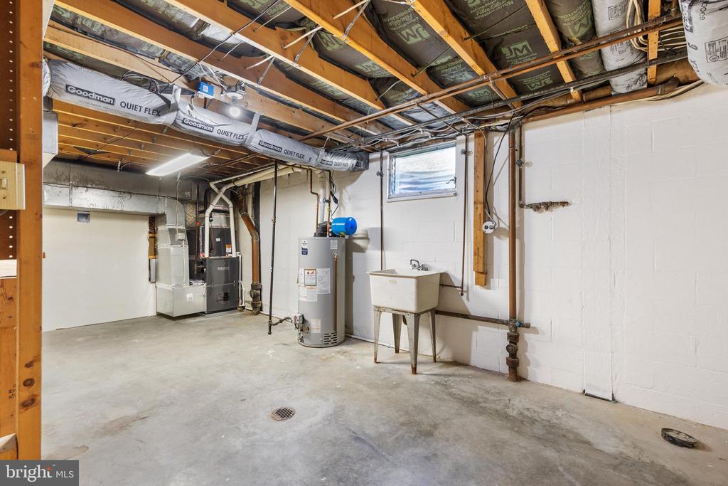 327 RIDGE AVENUE