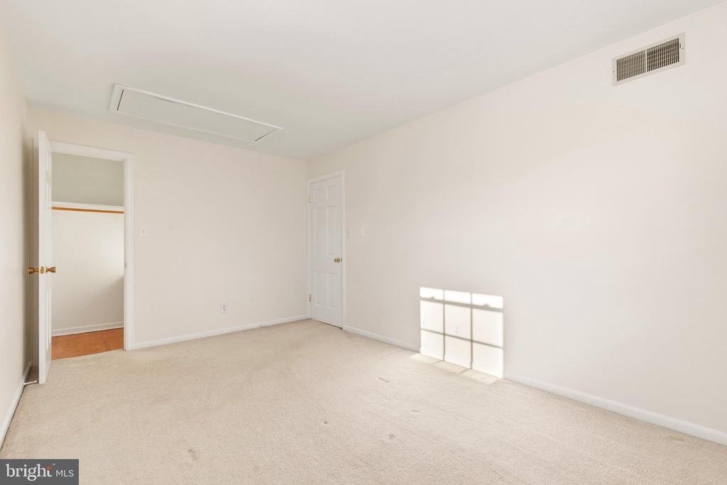 327 RIDGE AVENUE