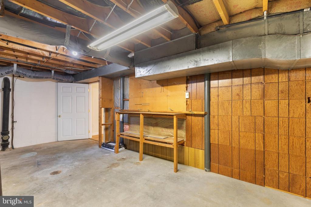 327 RIDGE AVENUE